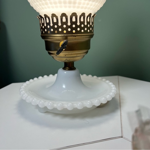 VTG Hobnail Milk Glass Electric Hurricane Parlor Table Boudoir Lamp - Picture 8 of 10